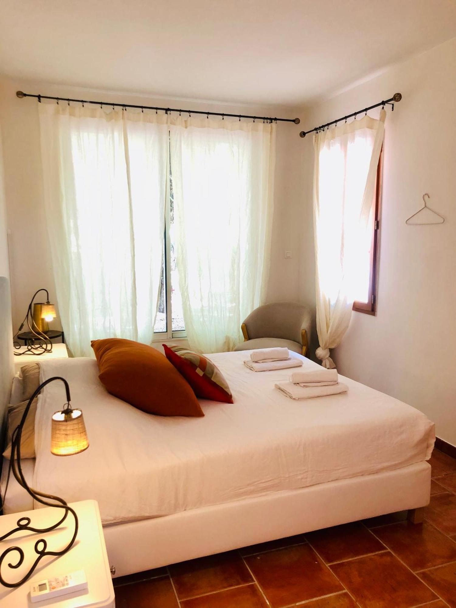 آيكس أومبروفينس B&B Villa Roumanille الغرفة الصورة